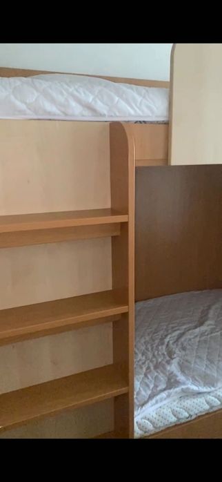 Продава се двуетажно легло с шкафове!