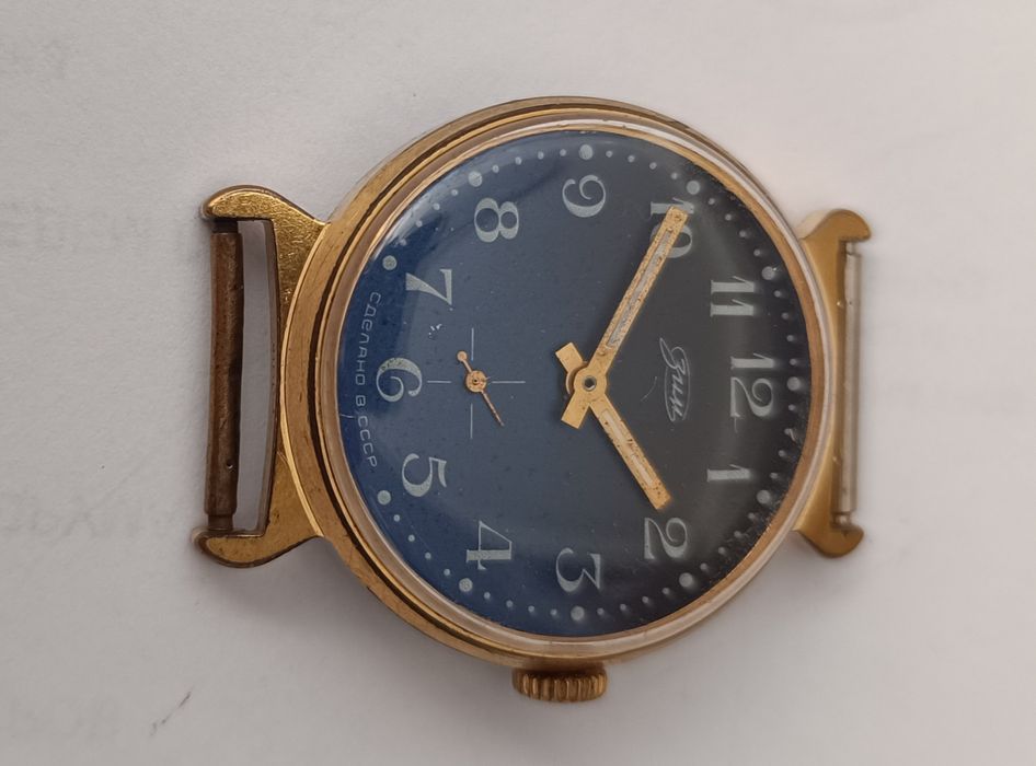 Винтидж позлатен часовник Зим