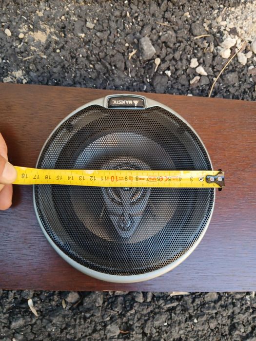 Vând 2 boxe Majestic 280w