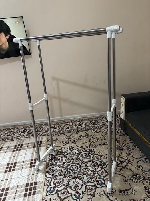 Диван,ковер,вышилка