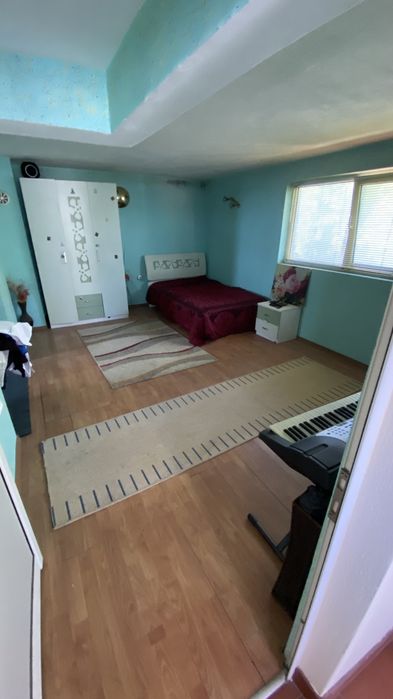 ПРОДАВА СЕ: Обзаведен самостоятелен имот от 230 кв.м (2-ри и 3-ти етаж) с ОБОСОБЕН ДВОР, отделен вход, 4 ТЕРАСИ и КЛИМАТИЦИ НАВСЯКЪДЕ