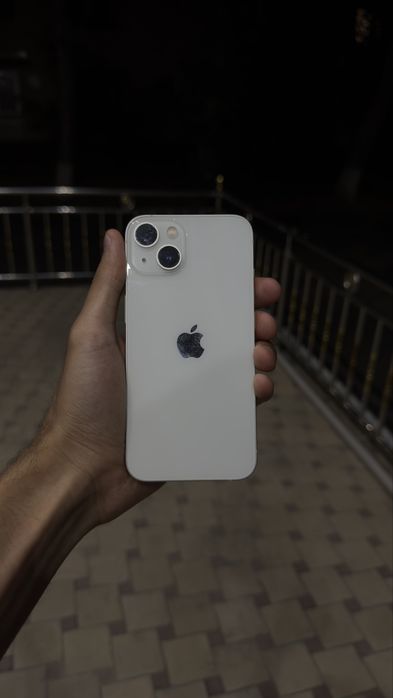 Iphone 13 white.