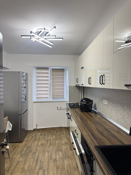 Proprietar | 3 camere - decomandat, Bd. București - Ploiești | Etaj 5/9,
