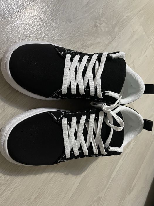 Продам кроссовки унисекс