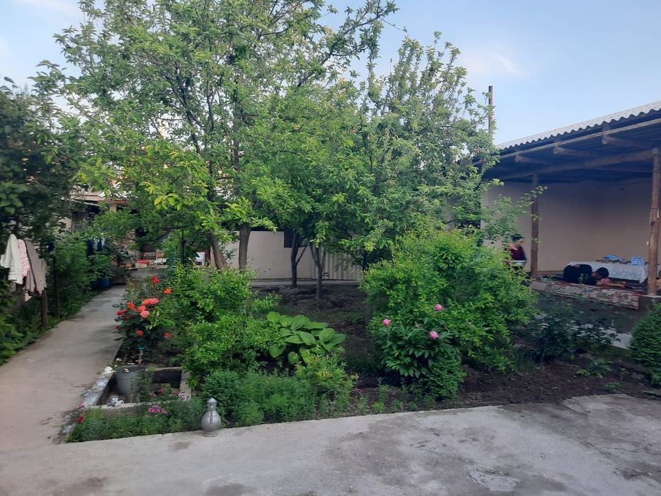 Срочно продаётся дом в центре Аксукента.