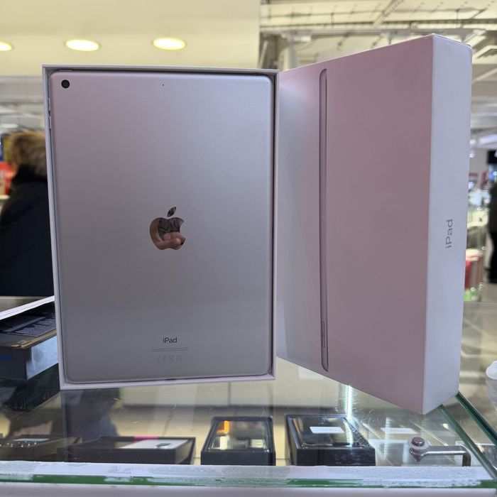 Айпад 8  8/32 гб