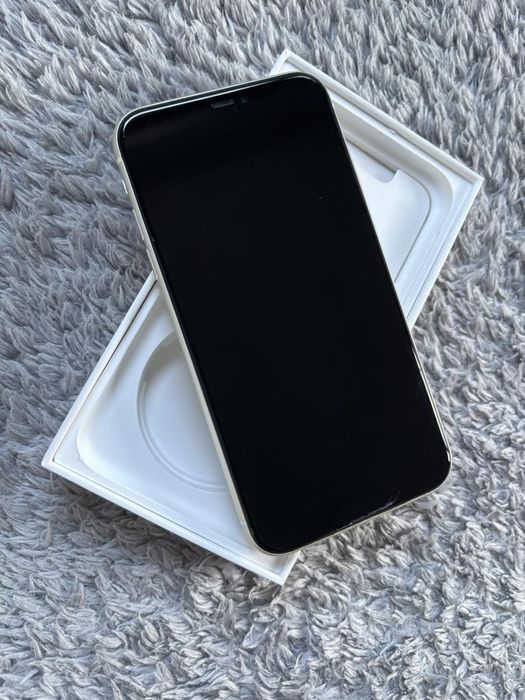 iPhone 11 бял 64gb