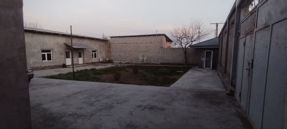 Uy sotiladi 8sotix srochna