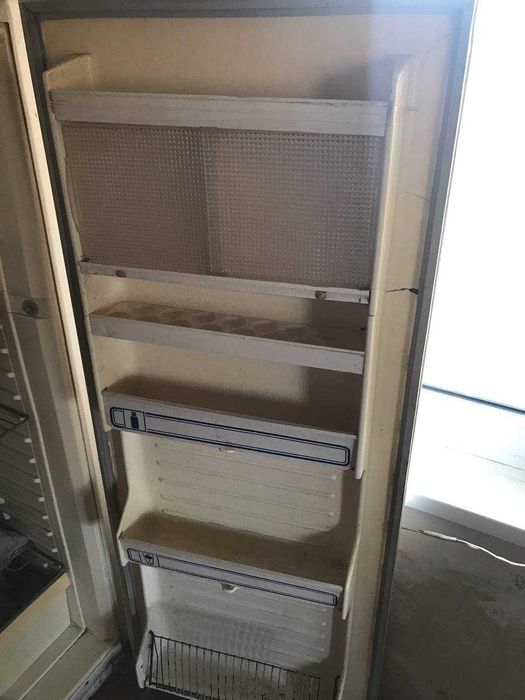 Холодильник рабочий в хорошем состоянии