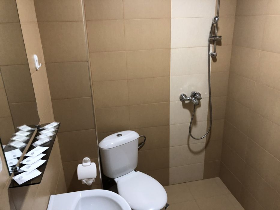 Хотел с ресторант и магазин за сувенири