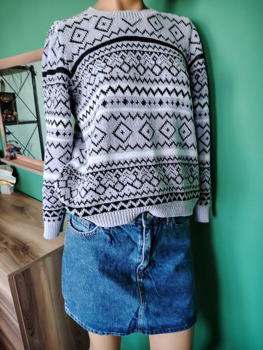 Пуловери размер S и М на цени 10- 15лв.