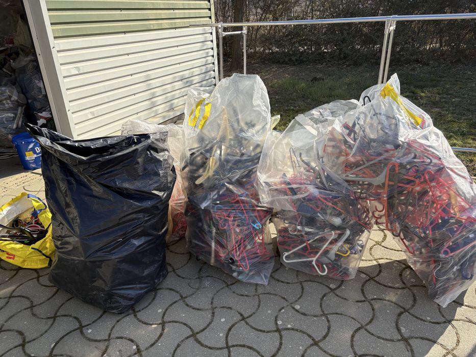Umerase  5 saci doar 200 lei