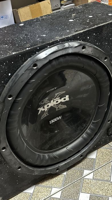 есть два сабвуферы