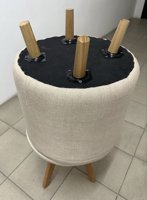 Продается столик с пуфиком