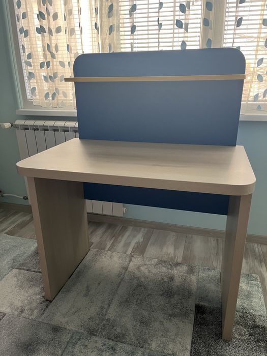 Продавам детско бюро