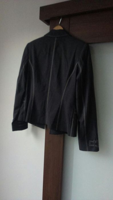 Costum de dama business, nou,material moale din  80%lana, gri inchis