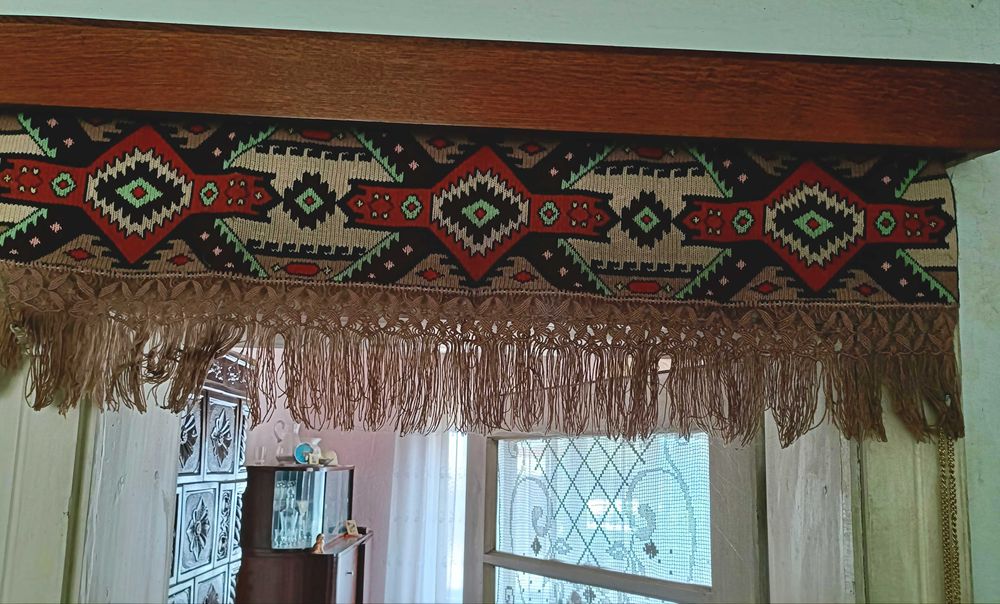 Traversă tradițională Transilvania pentru tocul ușii, cusută manual + franjuri (110 cm)
