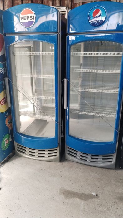 Vitrinele frigorifice verticale duble /frigidere duble