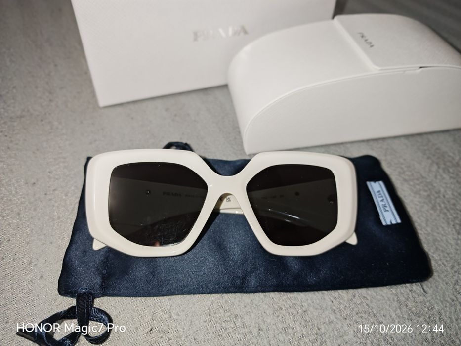 Ochelari de soare Prada
