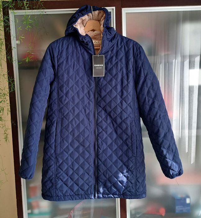 Geaca matlasata cu blanita pe interior