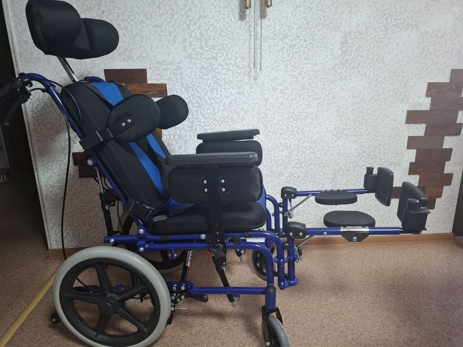 Продам детскую инвалидную коляску.