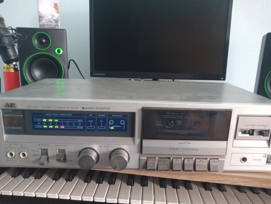 Deck  JVC kd v22