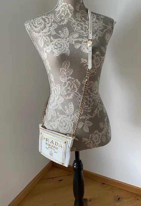 PRADA 100% оригинална малка чантичка за през рамо
