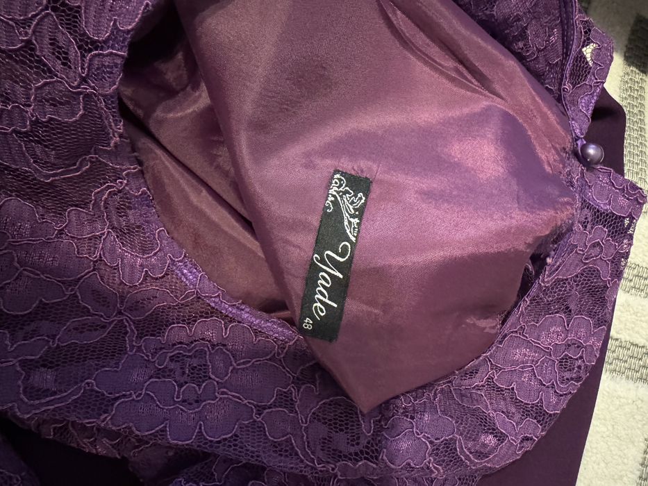 Офицална рокля със дантела