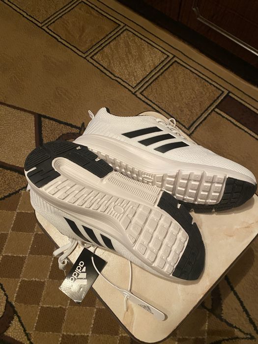 Кроссовки adidas новые