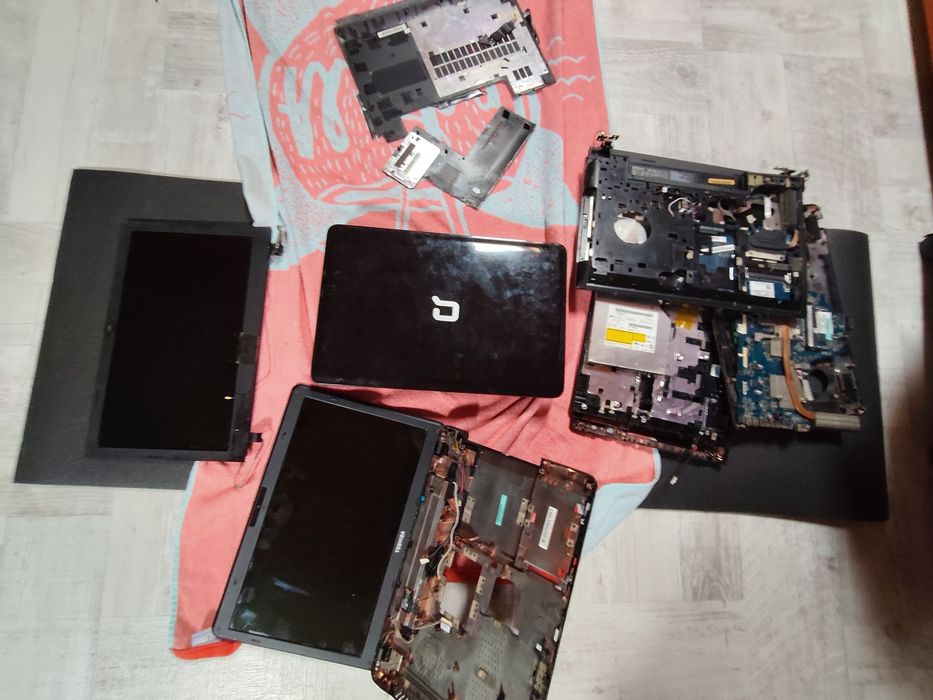 Piese laptopuri, ecranului etc..