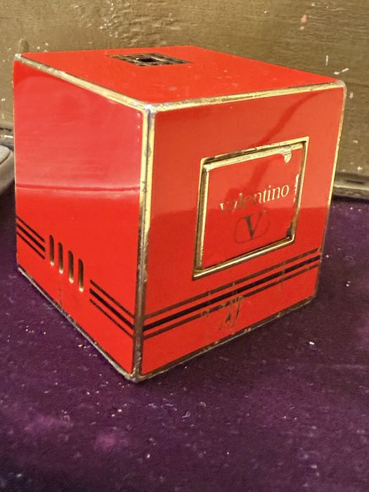 Bricheta de birou cu parfum Valentino placata aur