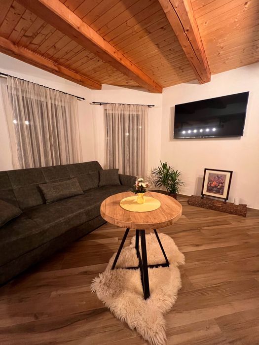 Cabana pentru inchiriat la munte cu acces la piscina