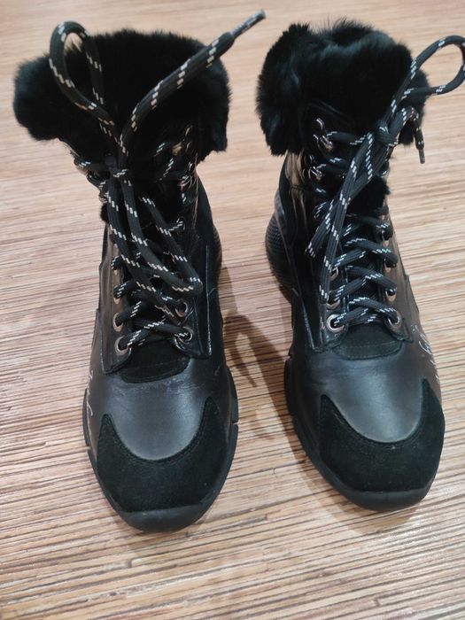 Продам зимние кроссовки