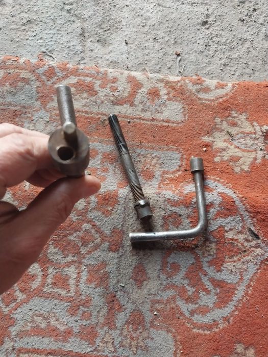 Ключ винтовой в хорошем состоянии