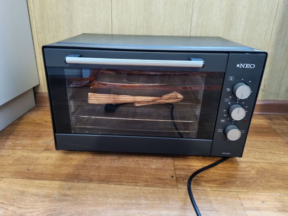 Электродуховка с противнями