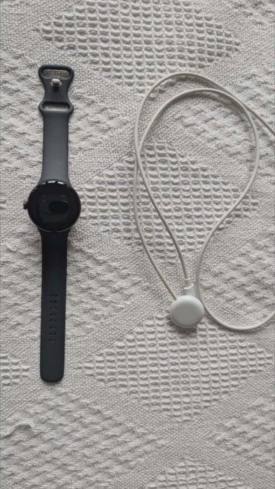 Google Pixel Watch 2, 41 mm, с 3 допълнителни каишки