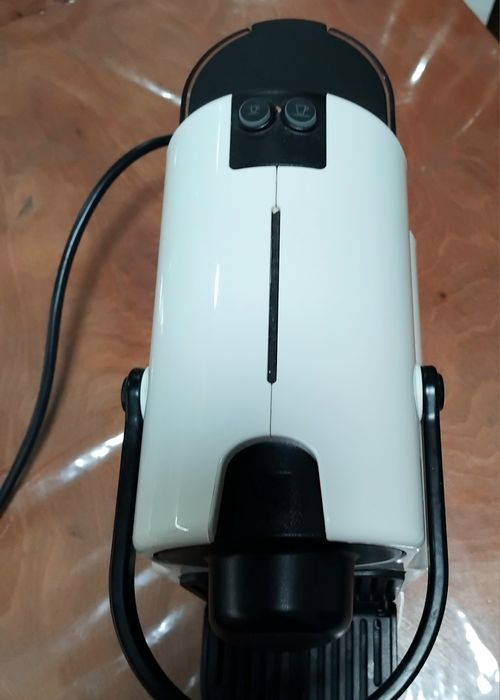 Кафе машина Неспресо Krups INISSIA бяла