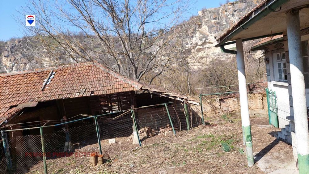 Къща за продажба в с. Червен