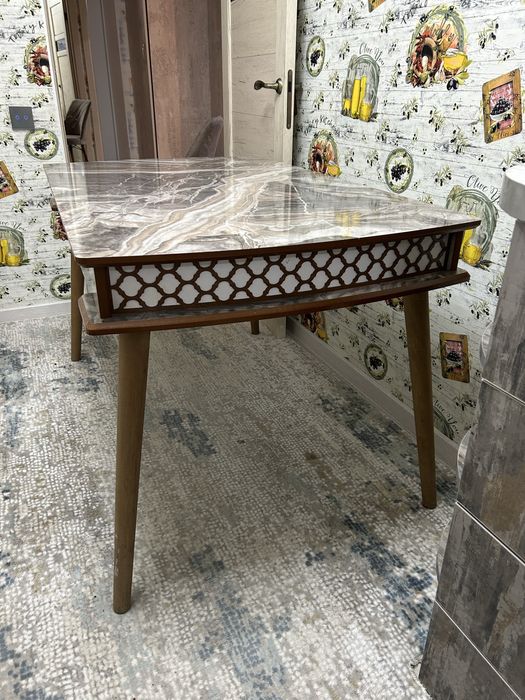 Красивый стол