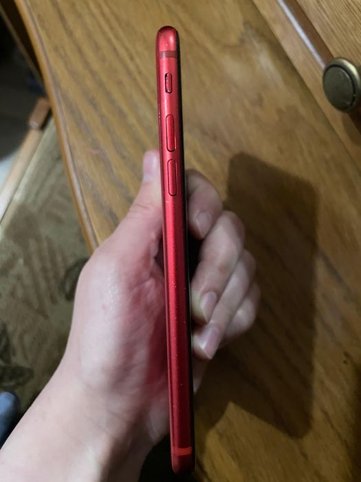 Продам Iphone SE 2020