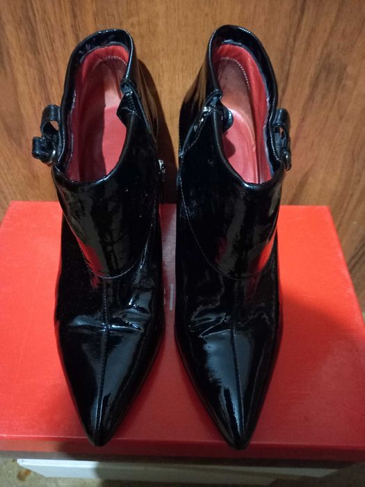 Женские кожанные лакированные черные ботильоны осень/весна 37р