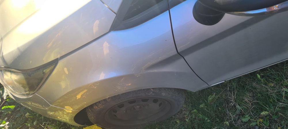 Fata bara capota far ford fiesta 2015