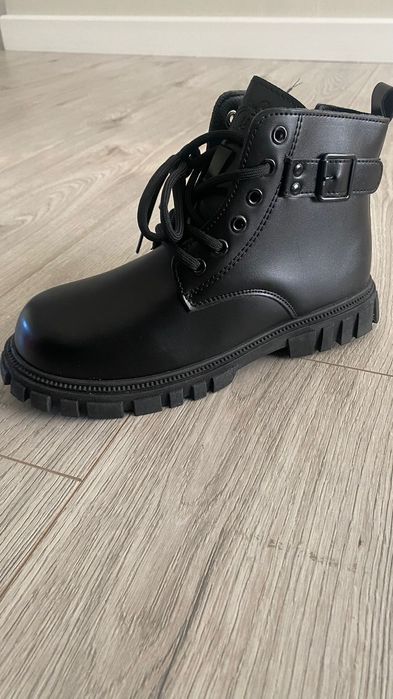 Ботинки чёрные кожазаменитель демисезонные
