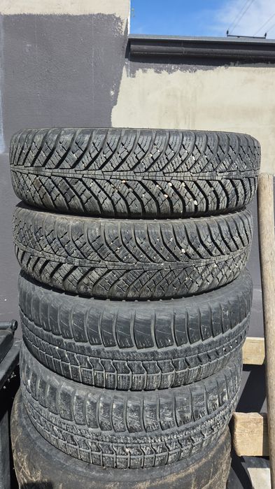 Vând jante cu cauciucuri de iarna pe 15" smart fortwo