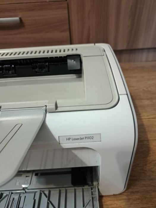 Продам принтер HP 1102
