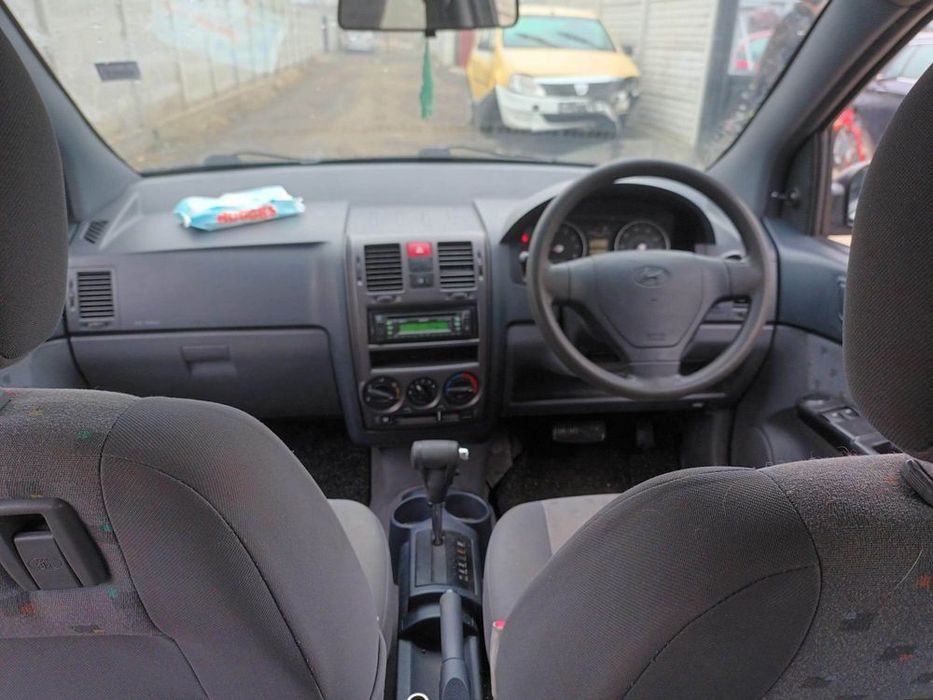 Dezmembram Hyundai Getz 1.3 B usa fata dreapta/usa spate dreapta/bara spate