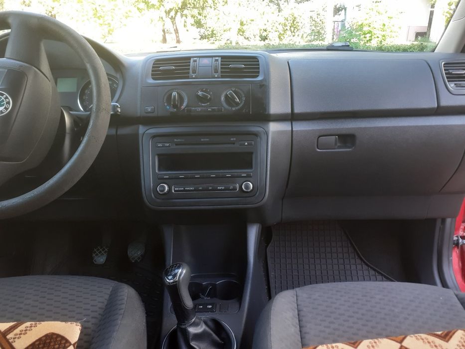 Vând skoda fabia benzină 1 .2 benzină 2011 euro 5 înmatriculat în România,  stare foarte bună  putere 86 cp distribuție schimbata în 2025