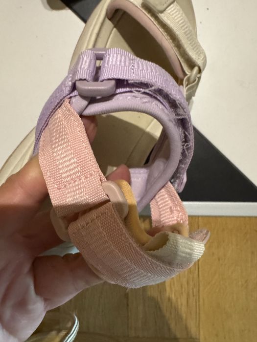 Детски сандали Zara