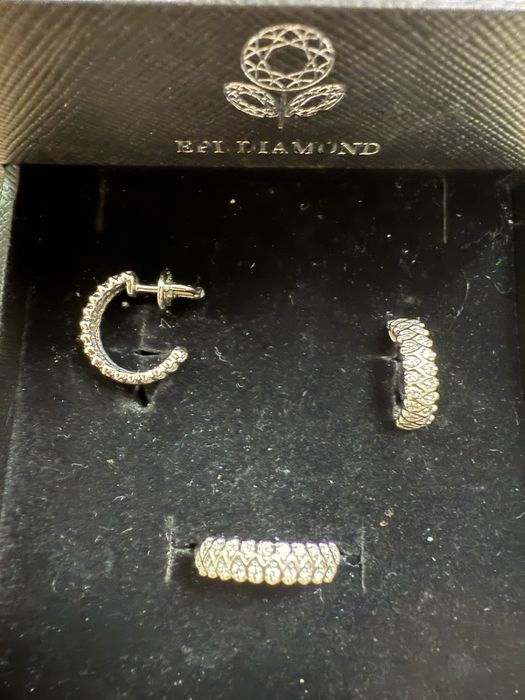 Продам бриллиантовый комплект