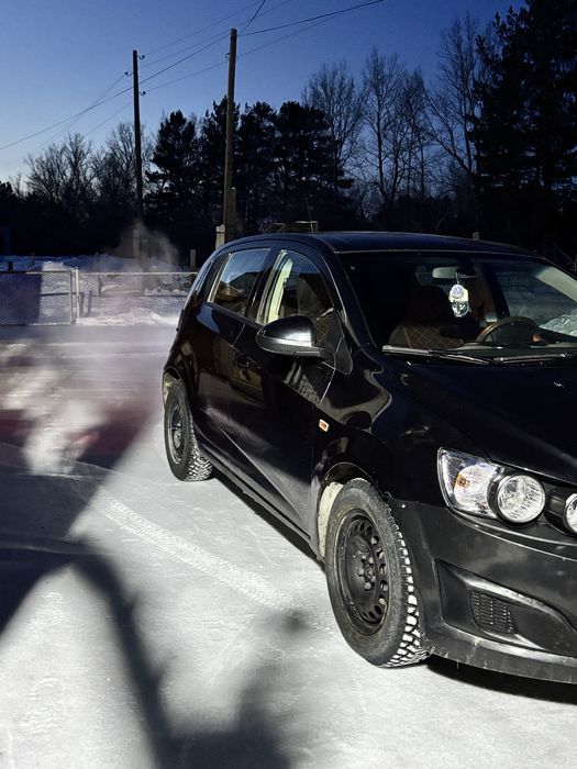 Машина шевроле авео